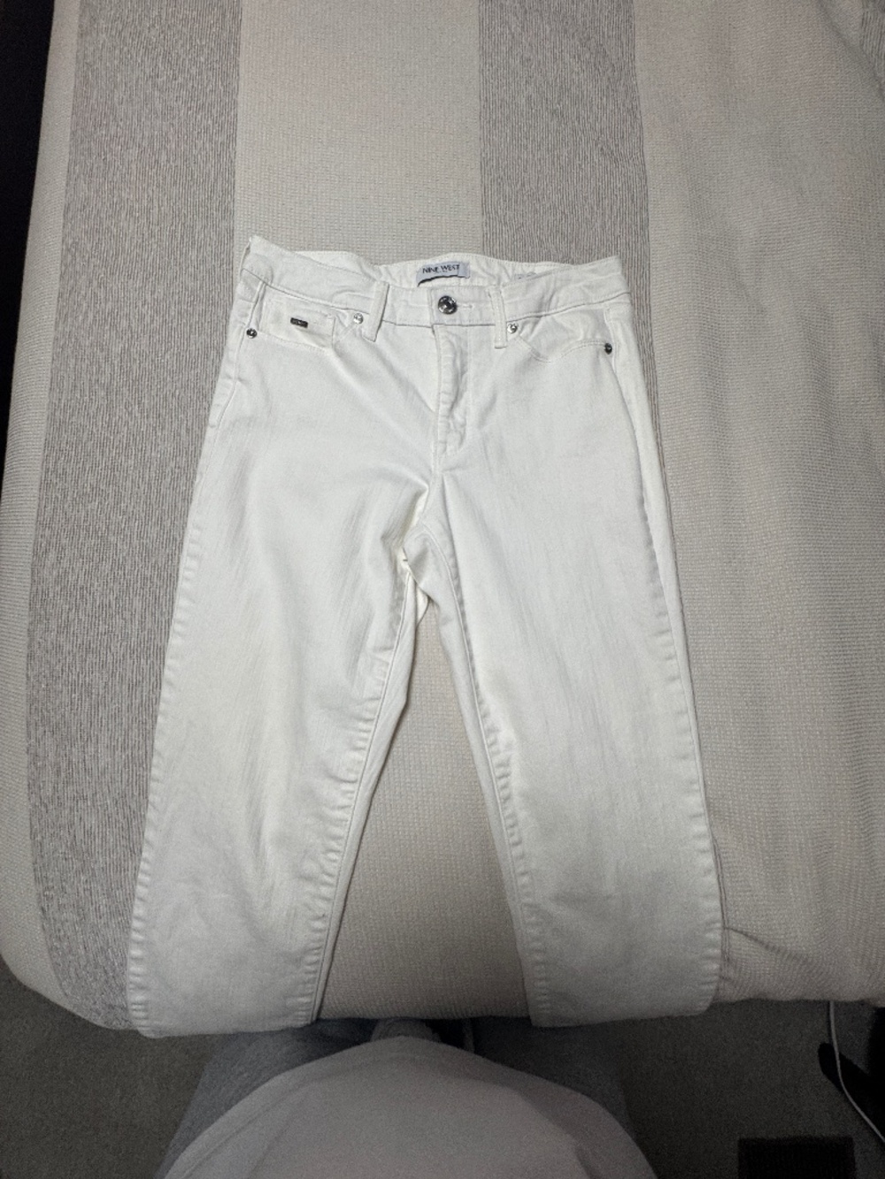 White Jeans- Nine West, size 4 skinny jeans